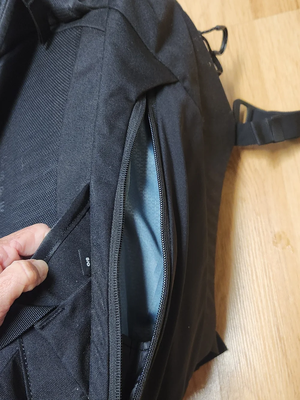 OSPREY Metron 24 Backpack in Black
